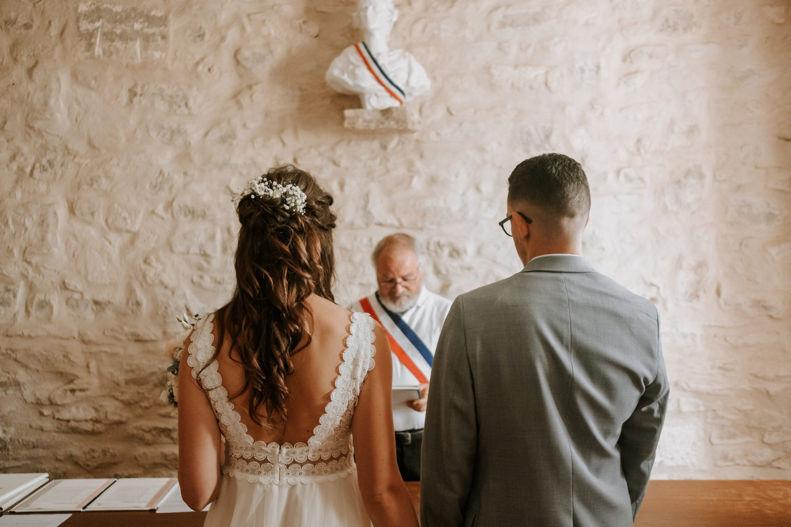 Les mariés et le maire